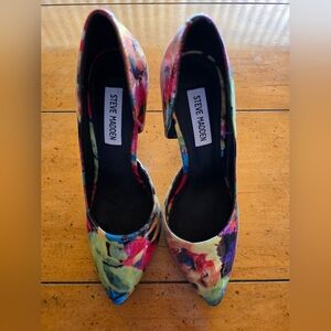 Like New Steve Madden Groovi pumps Size 7
